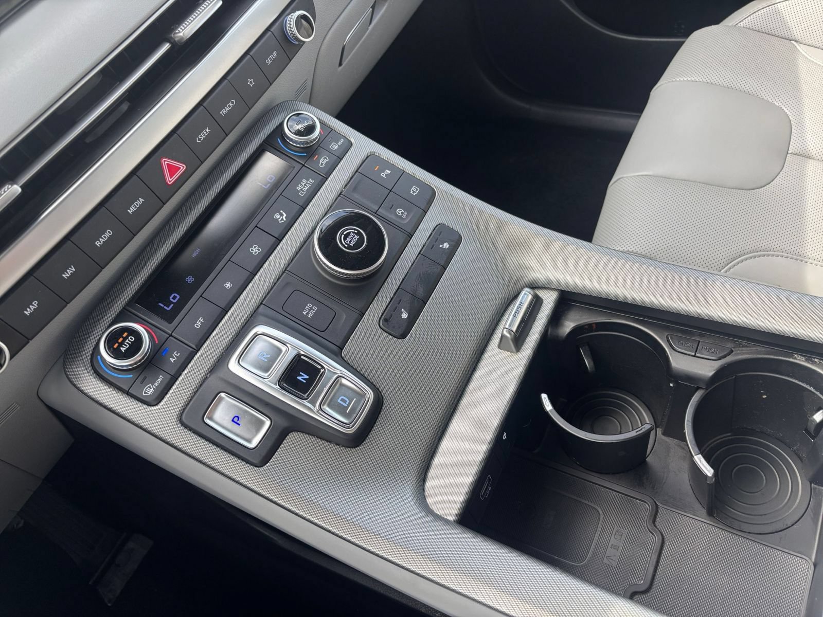 Used 2024 Hyundai Palisade SEL FWD image 40