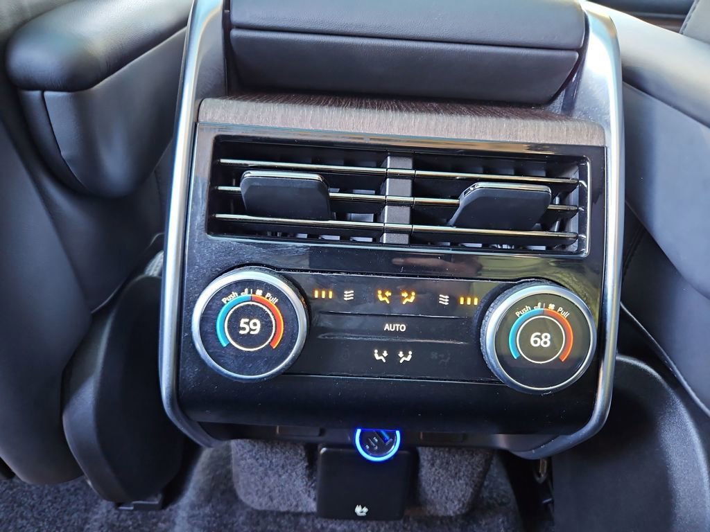 Used 2023 Land Rover Range Rover Long Wheelbase SE image 34