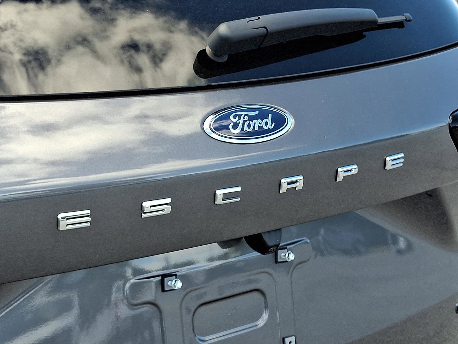New 2024 Ford Escape SE w/ PHEV Premium Package FWD image 19