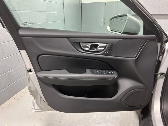 Used 2025 Volvo V60 B5 Cross Country Plus AWD/4WD image 9