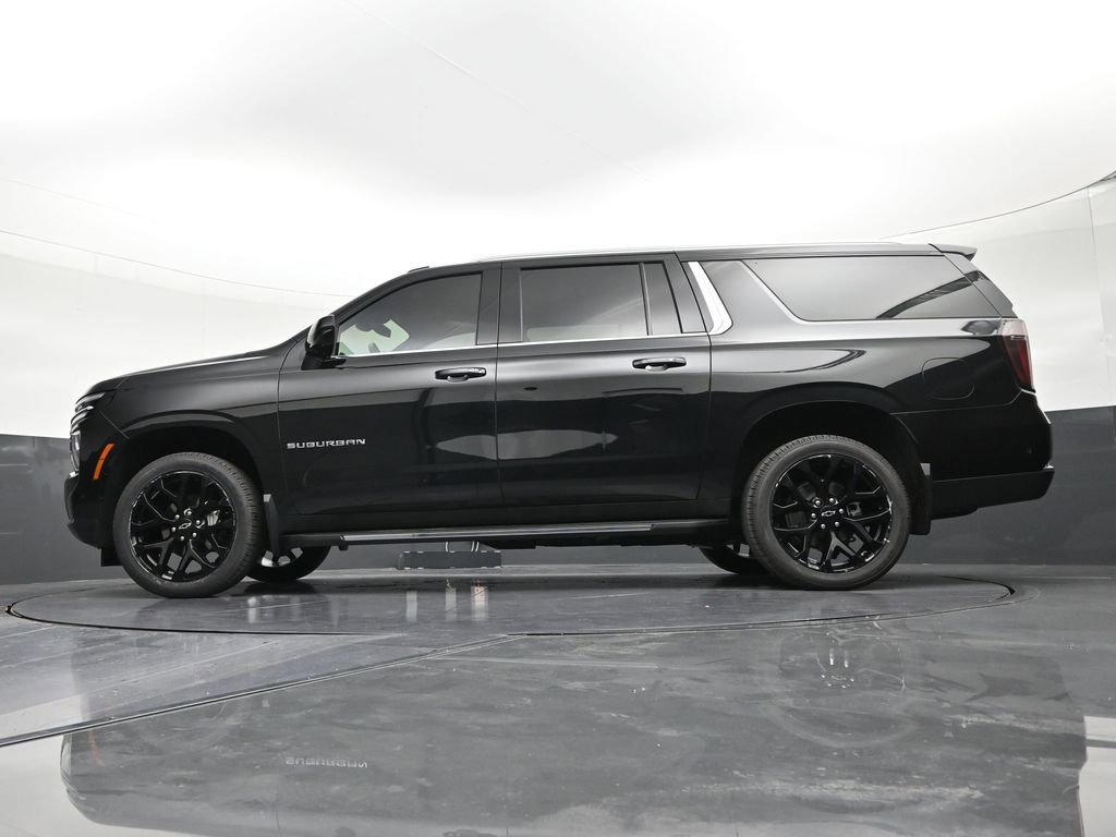 Used 2025 Chevrolet Suburban LT RWD image 21