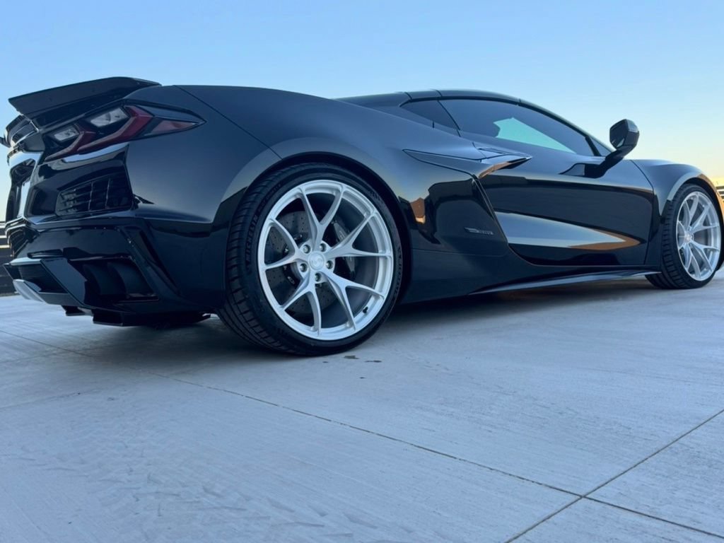 Used 2025 Chevrolet Corvette E-Ray w/ ZER Performance Package AWD/4WD image 4