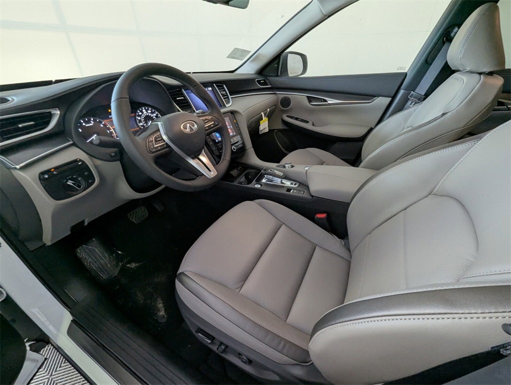 New 2025 INFINITI QX50 Luxe image 6