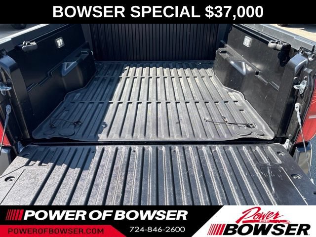 Used 2025 Toyota Tacoma SR5 AWD/4WD image 9
