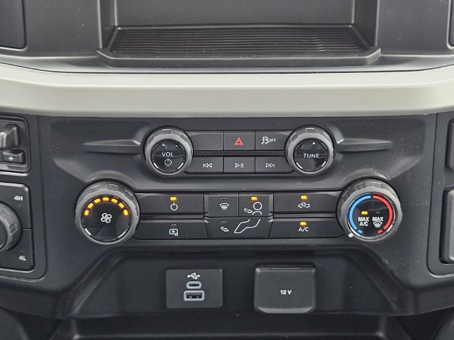 New 2026 Ford F250 XL w/ FX4 Off-Road Package AWD/4WD image 12