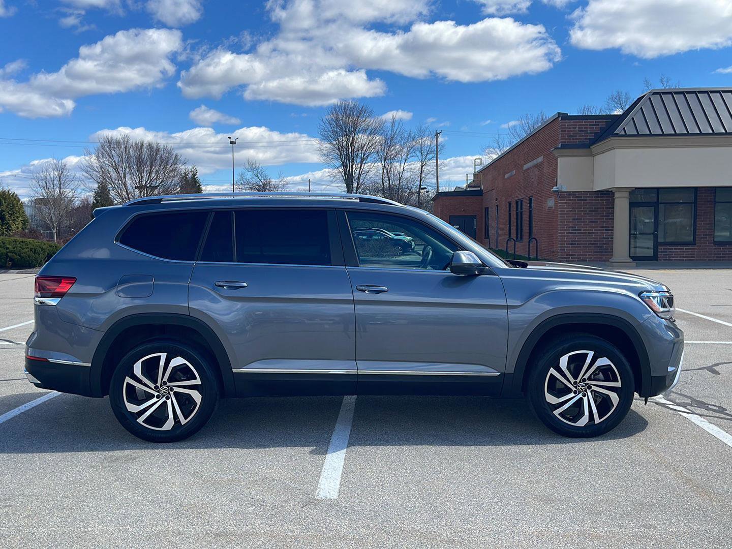 Used 2023 Volkswagen Atlas SEL image 4