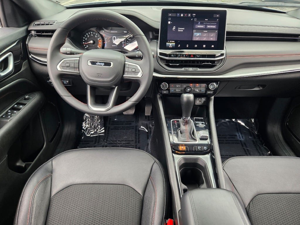 Used 2025 Jeep Compass Trailhawk AWD/4WD image 19