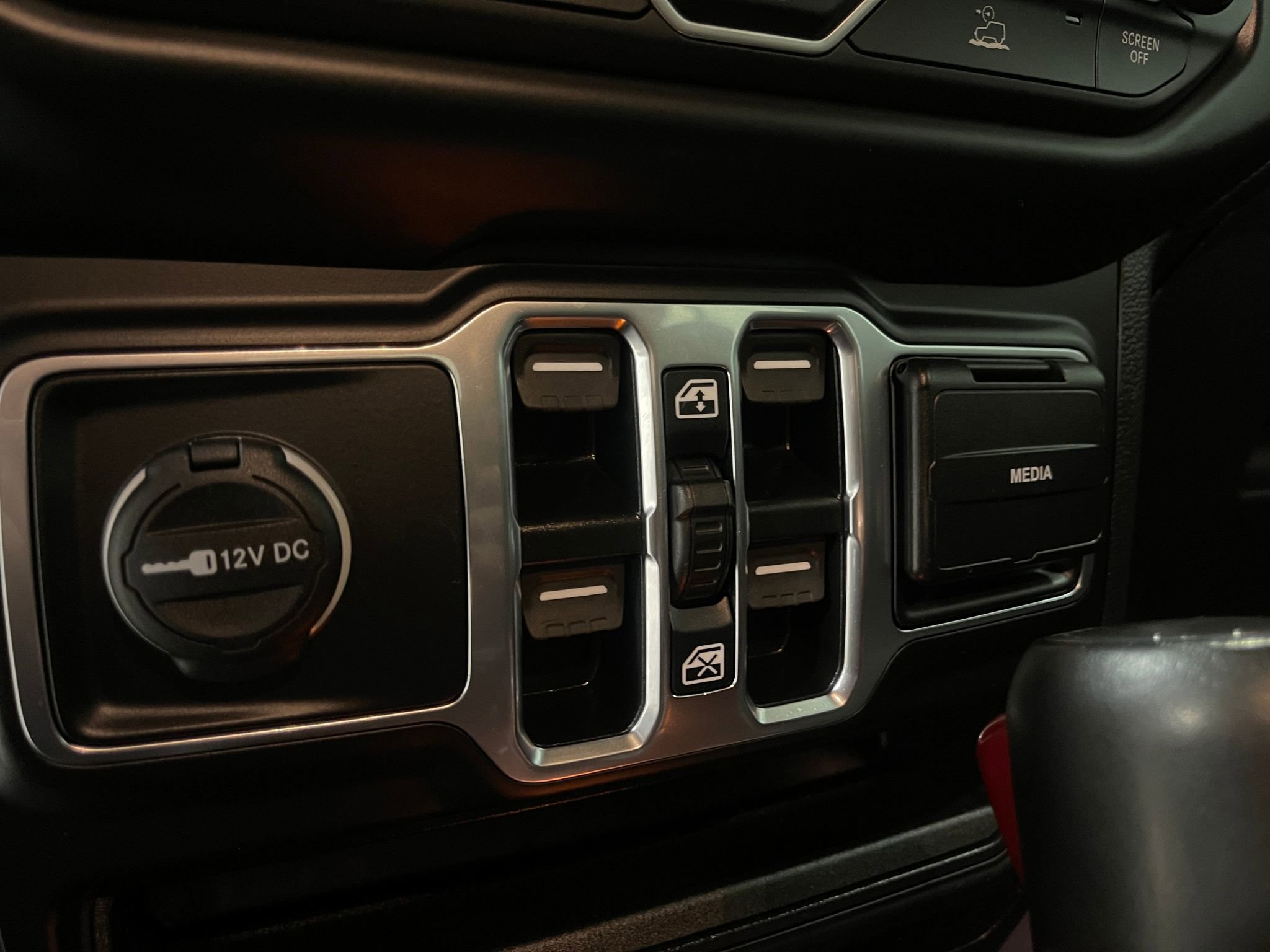 Used 2023 Jeep Wrangler Sahara w/ Cold Weather Group image 15