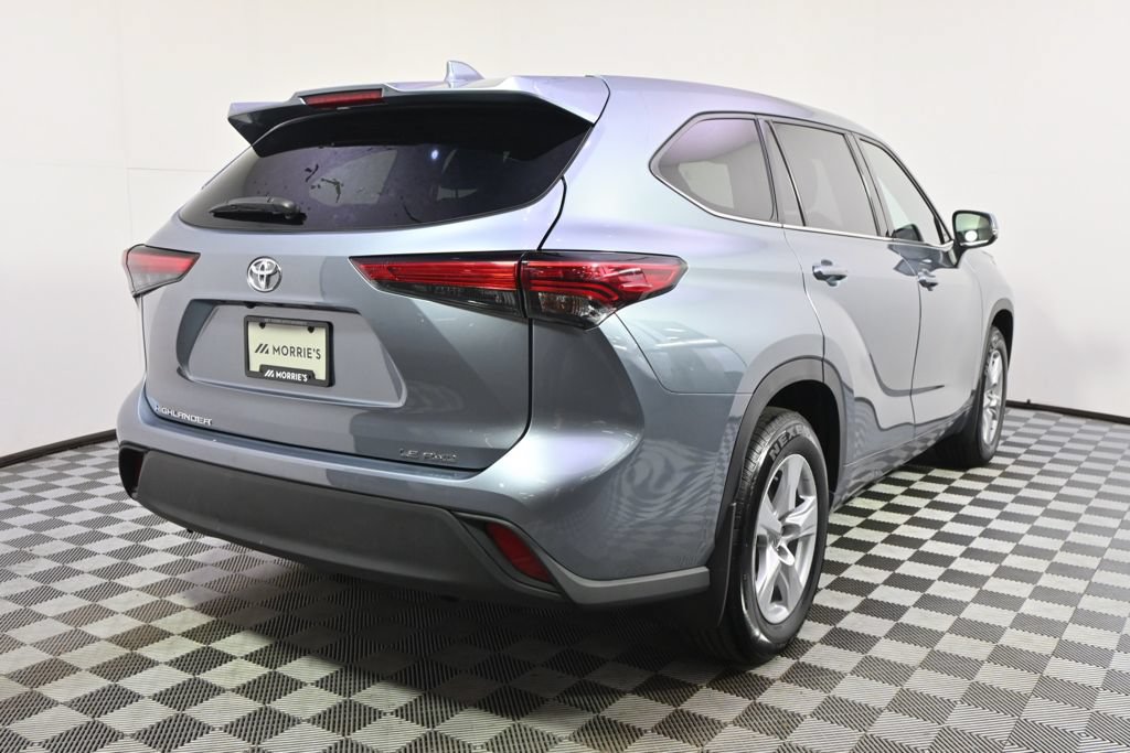 Used 2021 Toyota Highlander LE AWD/4WD image 6
