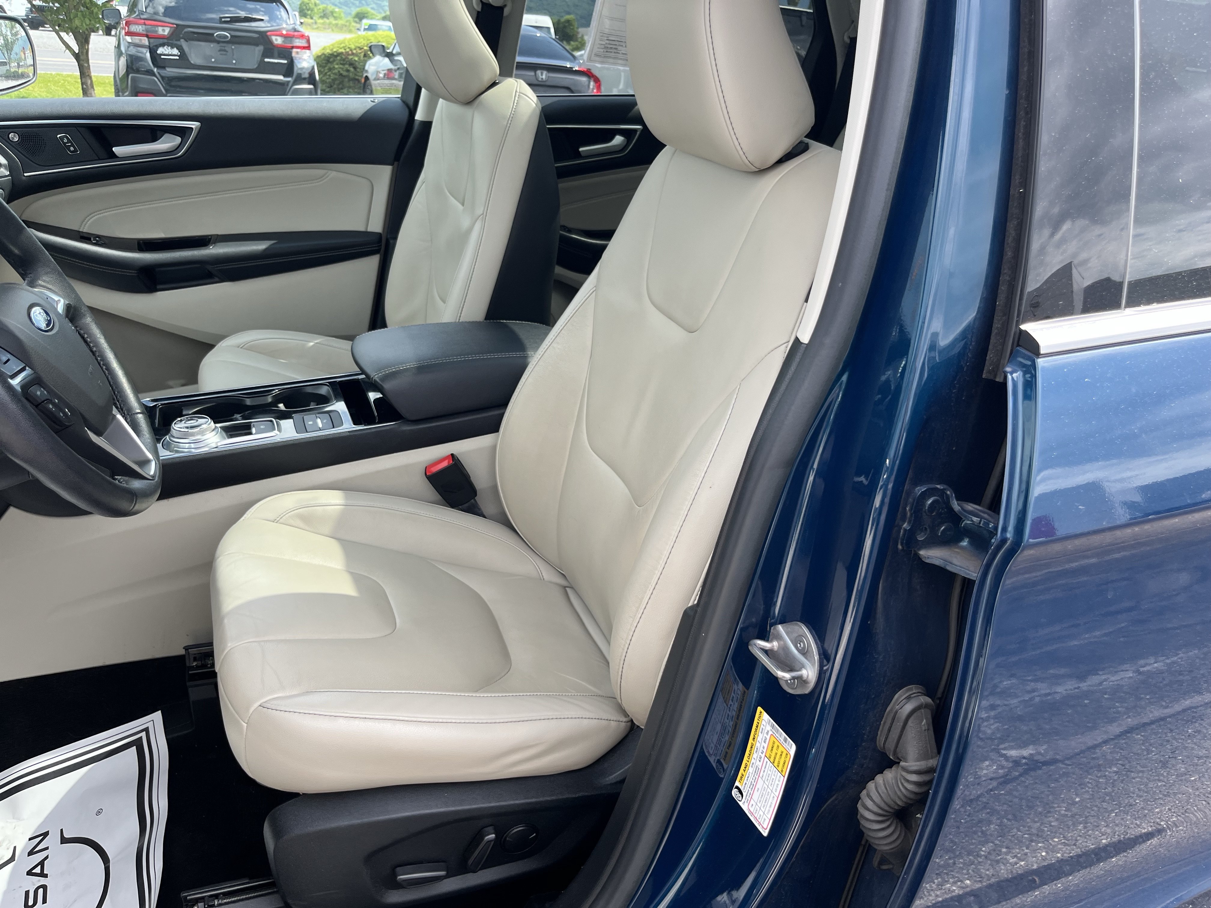 Used 2020 Ford Edge Titanium w/ Class II Trailer Tow Package AWD/4WD image 16