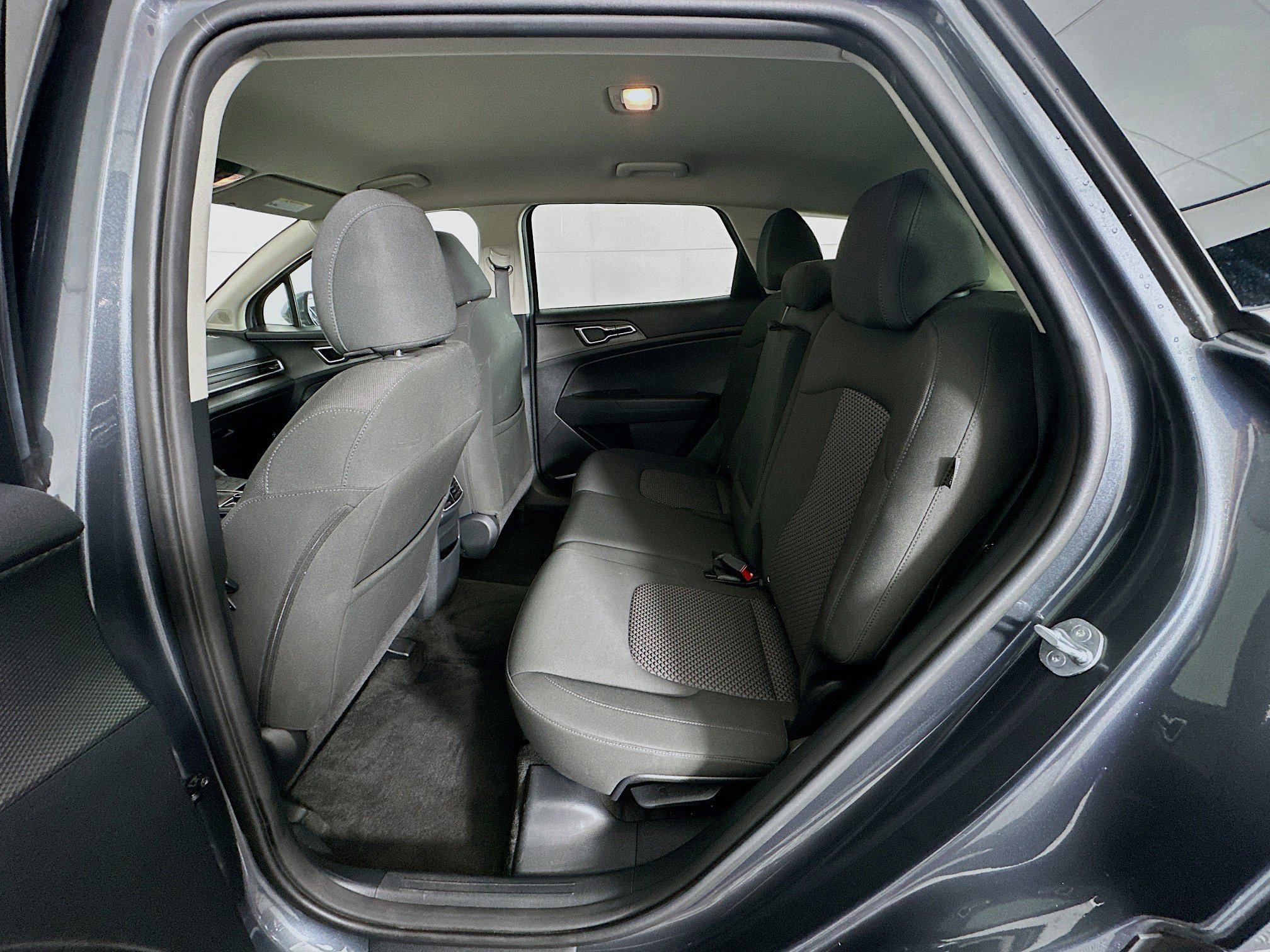 Used 2024 Kia Sportage LX image 27