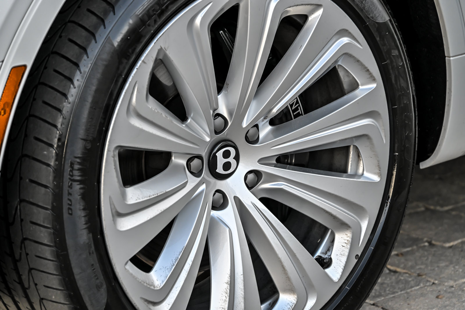 Certified 2023 Bentley Bentayga AWD/4WD image 8