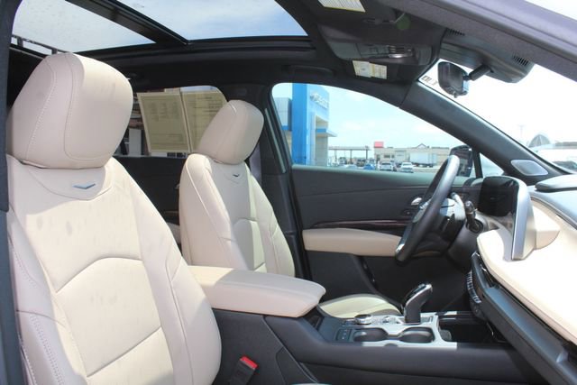 Used 2024 Cadillac XT4 Premium Luxury w/ Active Safety Package FWD image 15