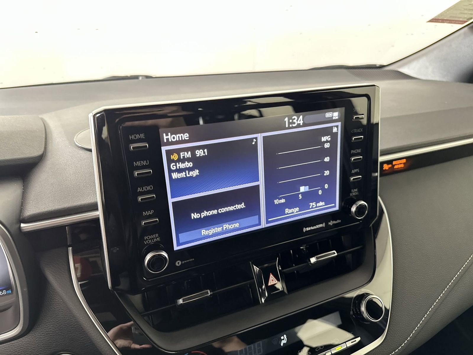 Used 2022 Toyota Corolla SE w/ SE Preferred Package image 16