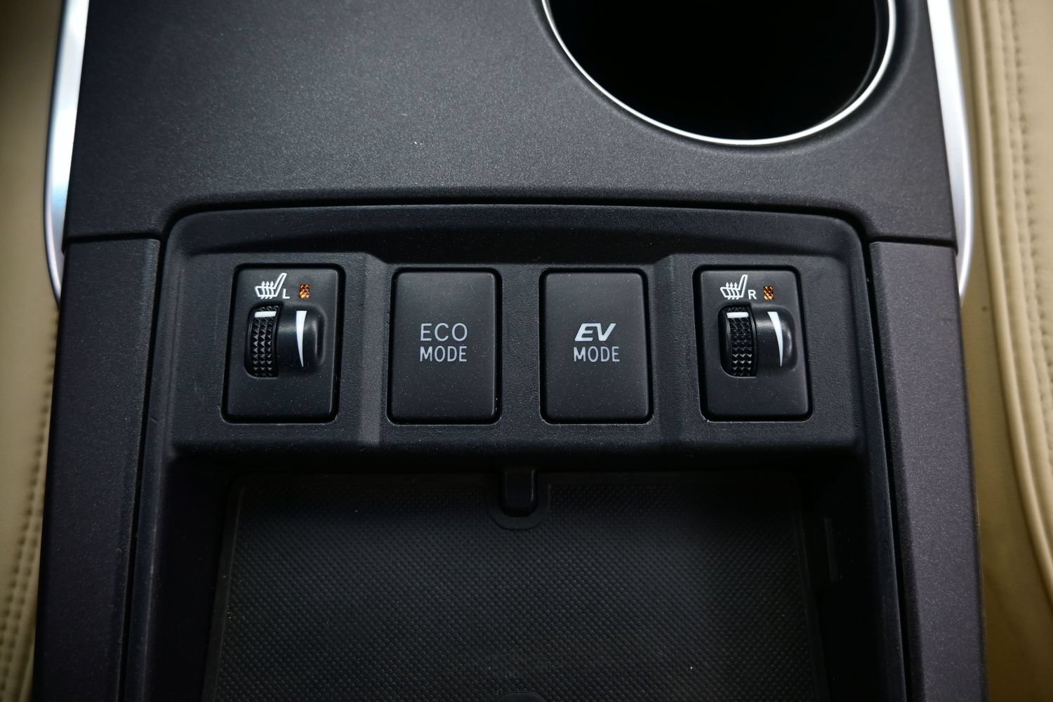 Used 2017 Toyota Camry XLE w/ Moonroof Package FWD image 23