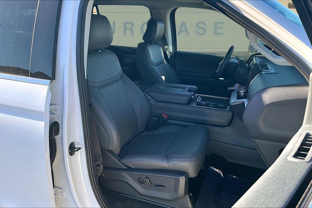 New 2025 Ford Expedition Active image 11