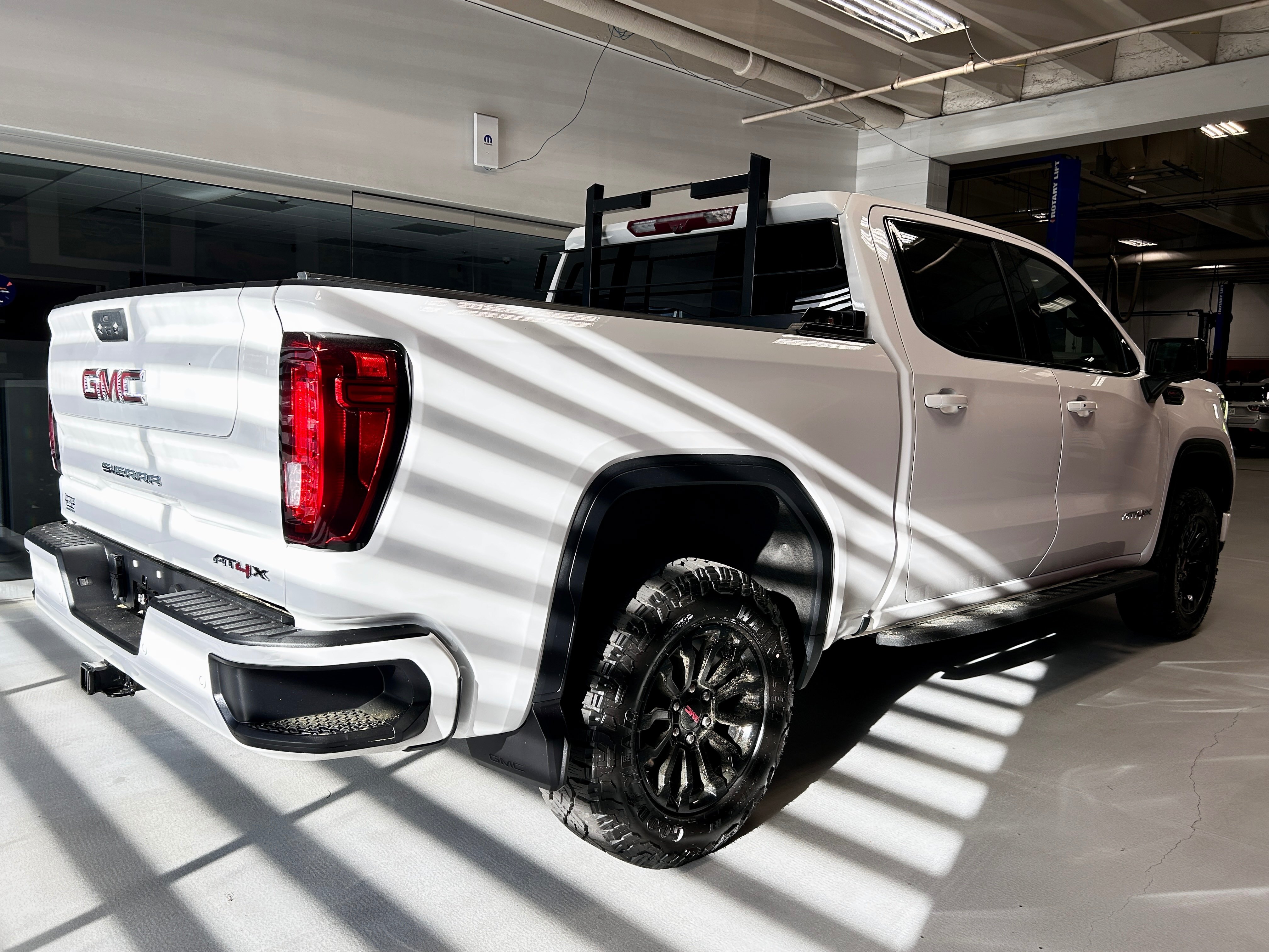 Used 2023 GMC Sierra 1500 AT4X AWD/4WD image 9