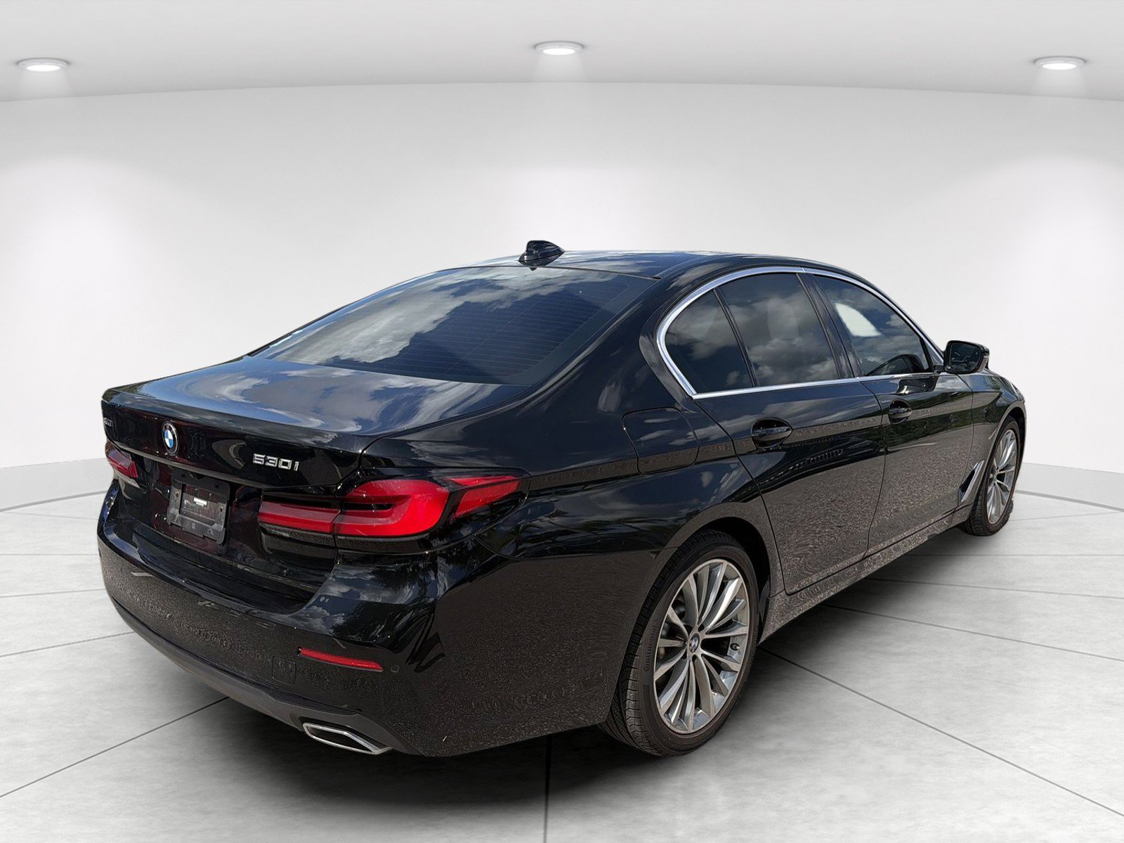 Certified 2023 BMW 530i xDrive w/ Premium Package AWD/4WD image 4
