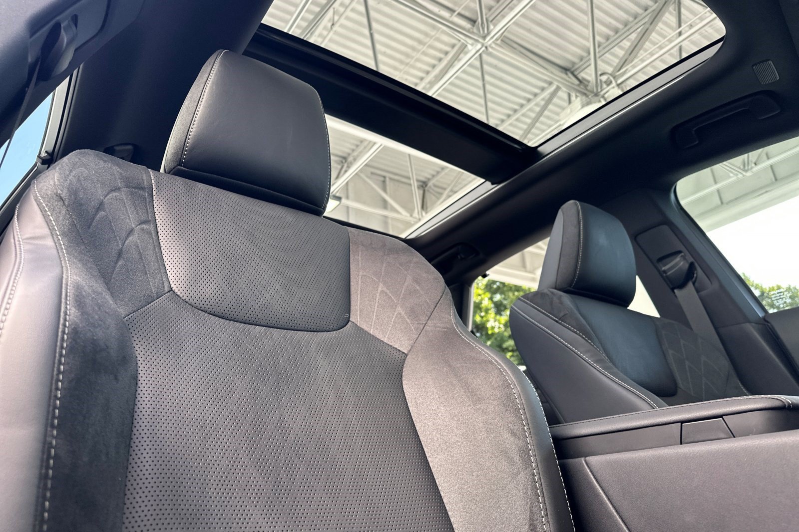 Certified 2025 Lexus RX 450h AWD w/ Luxury Package image 21