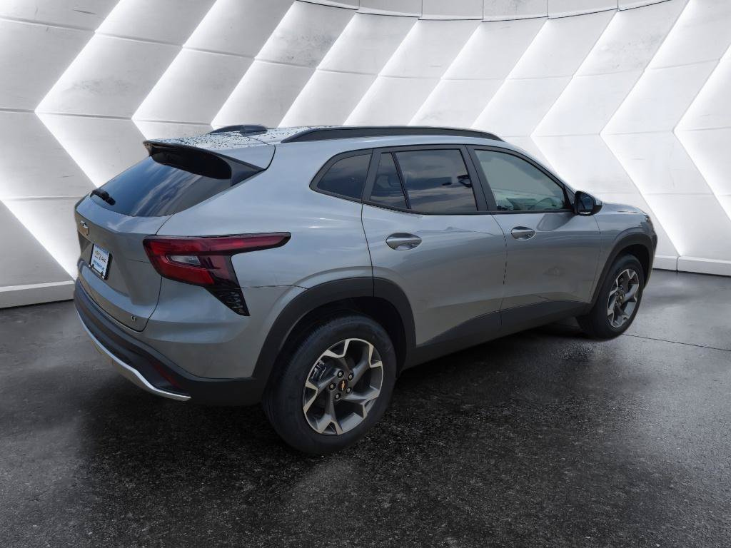 New 2026 Chevrolet Trax LT w/ Driver Confidence Package FWD image 5