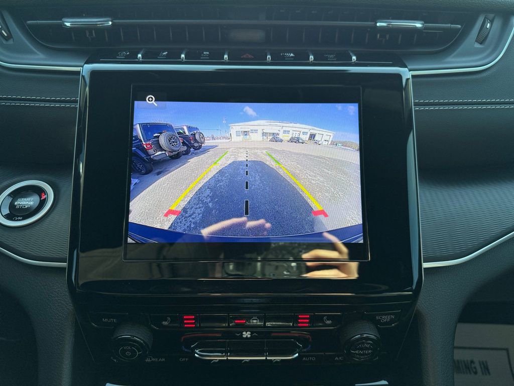 Used 2024 Jeep Grand Cherokee Altitude image 18