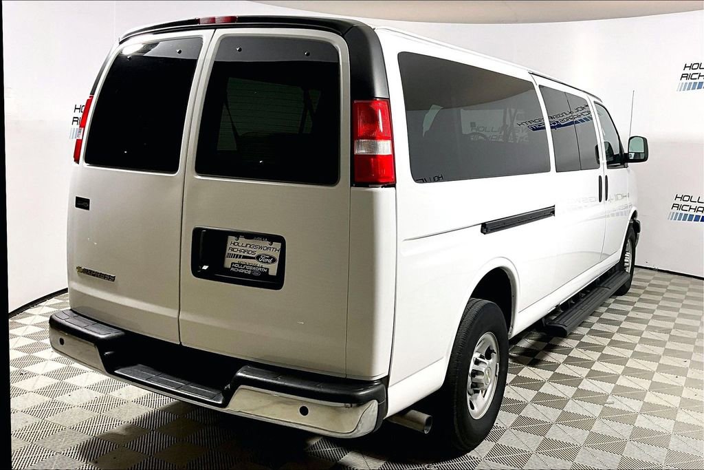 Used 2023 Chevrolet Express 3500 LT w/ LT Preferred Equipment Group RWD image 9