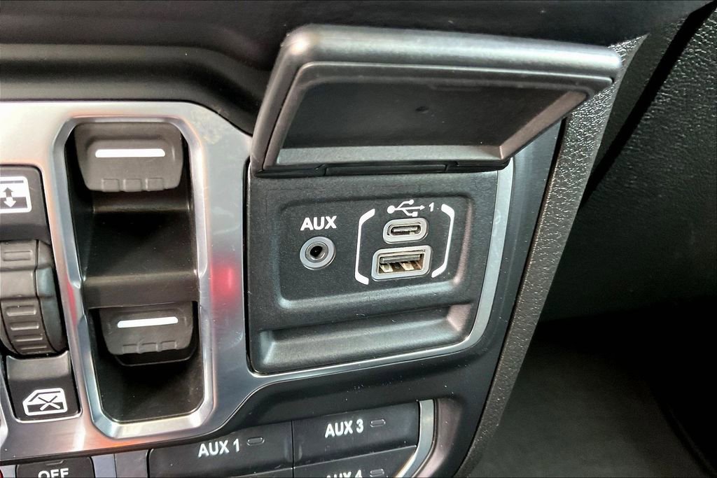 Used 2025 Jeep Wrangler Unlimited Rubicon w/ Convenience Group image 17