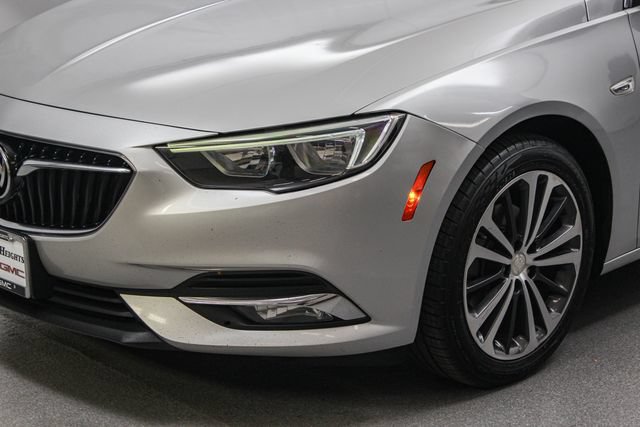 Used 2018 Buick Regal Essence FWD image 5