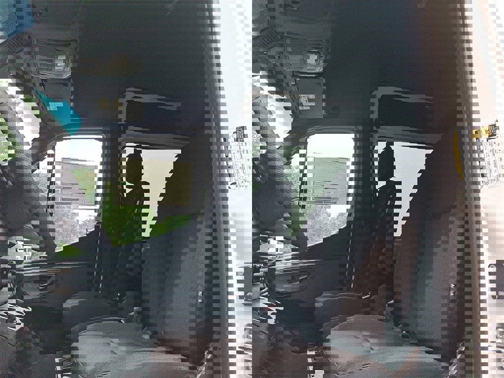 New 2025 Mercedes-Benz Sprinter 2500 image 10