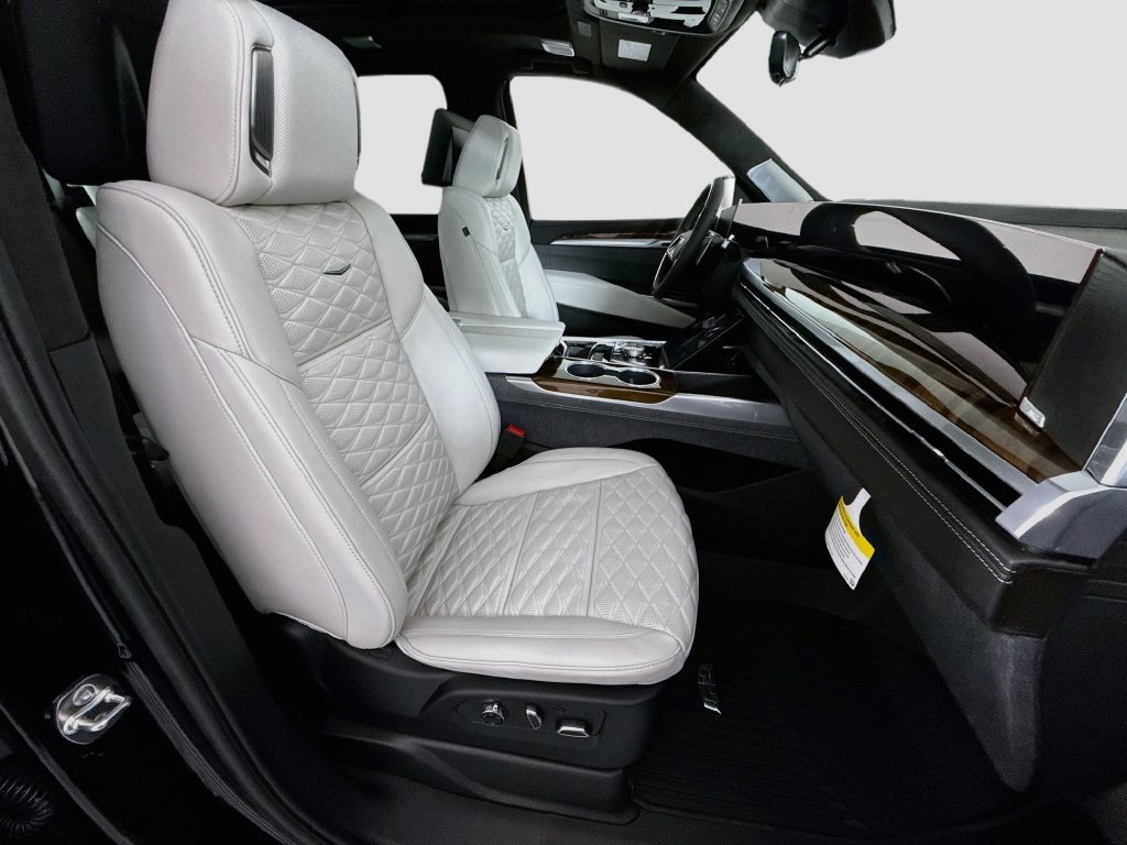 New 2026 Cadillac Escalade Platinum Luxury w/ LPO, Floor Liner Package AWD/4WD image 32