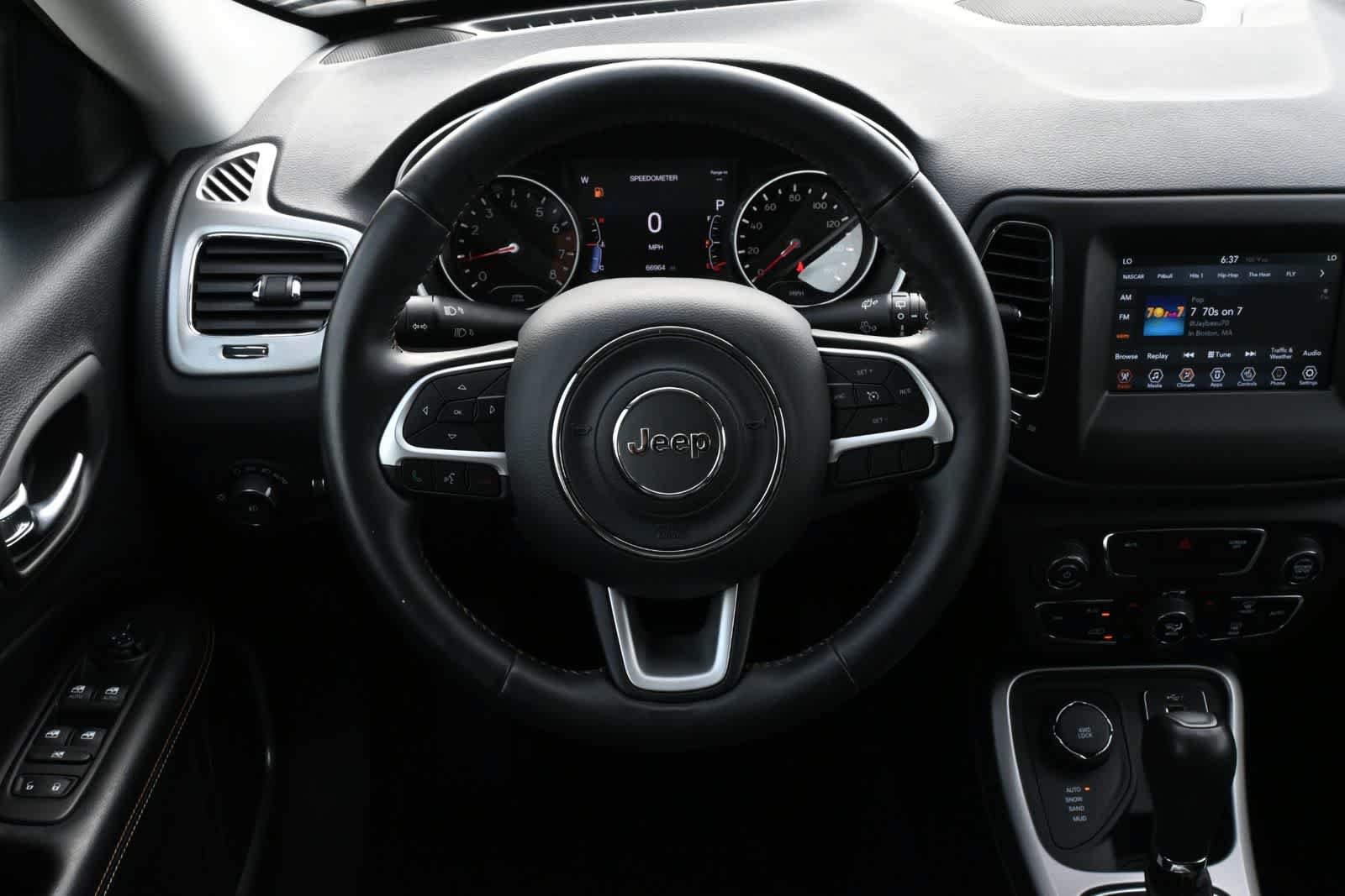 Used 2019 Jeep Compass Latitude w/ Popular Equipment Group AWD/4WD image 9