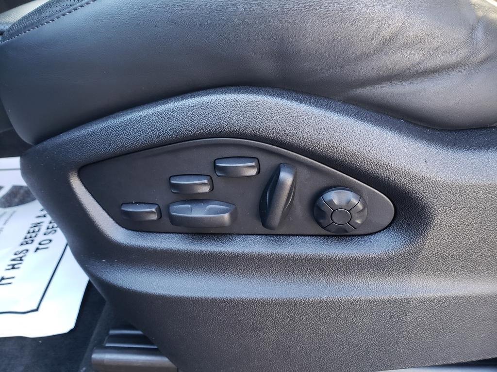 Used 2022 Porsche Cayenne GTS w/ Sport Chrono Package (8LH) image 19