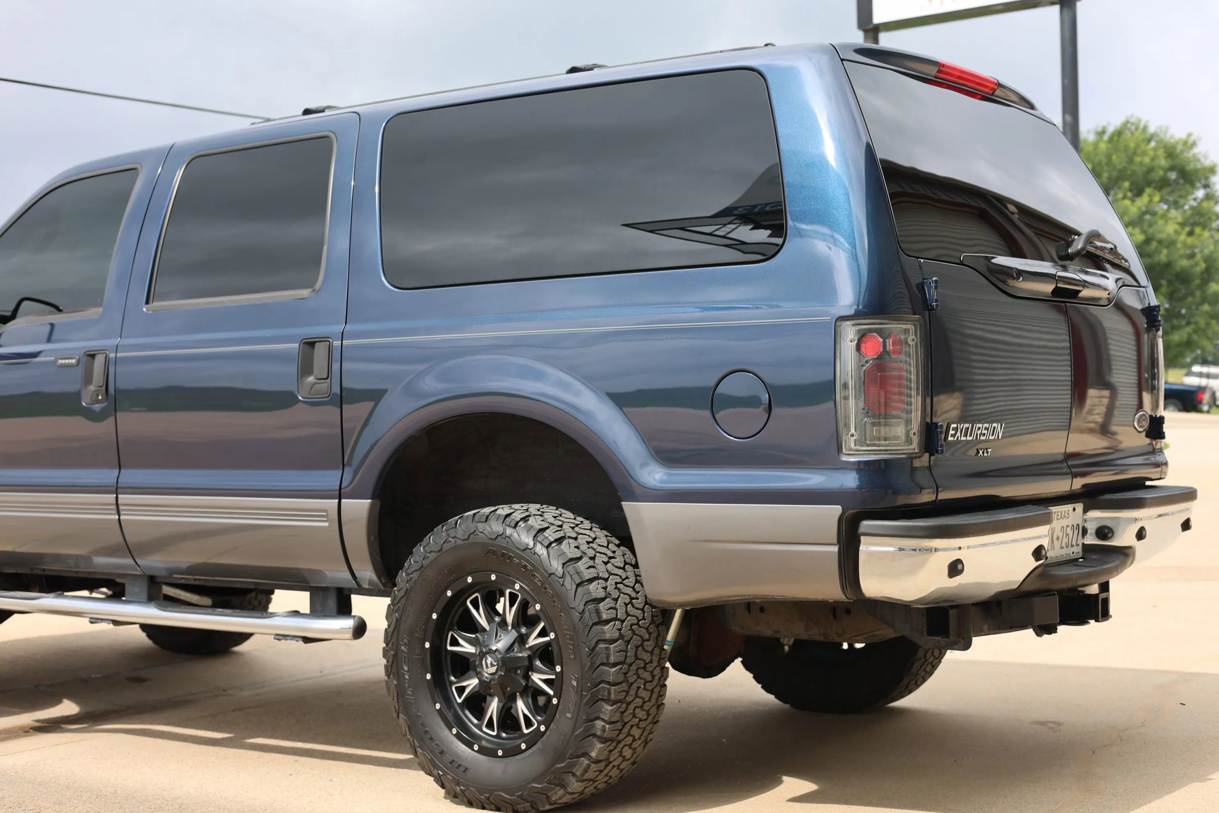 Used 2003 Ford Excursion XLT AWD/4WD image 5