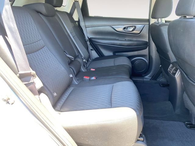 Used 2019 Nissan Rogue SV image 17