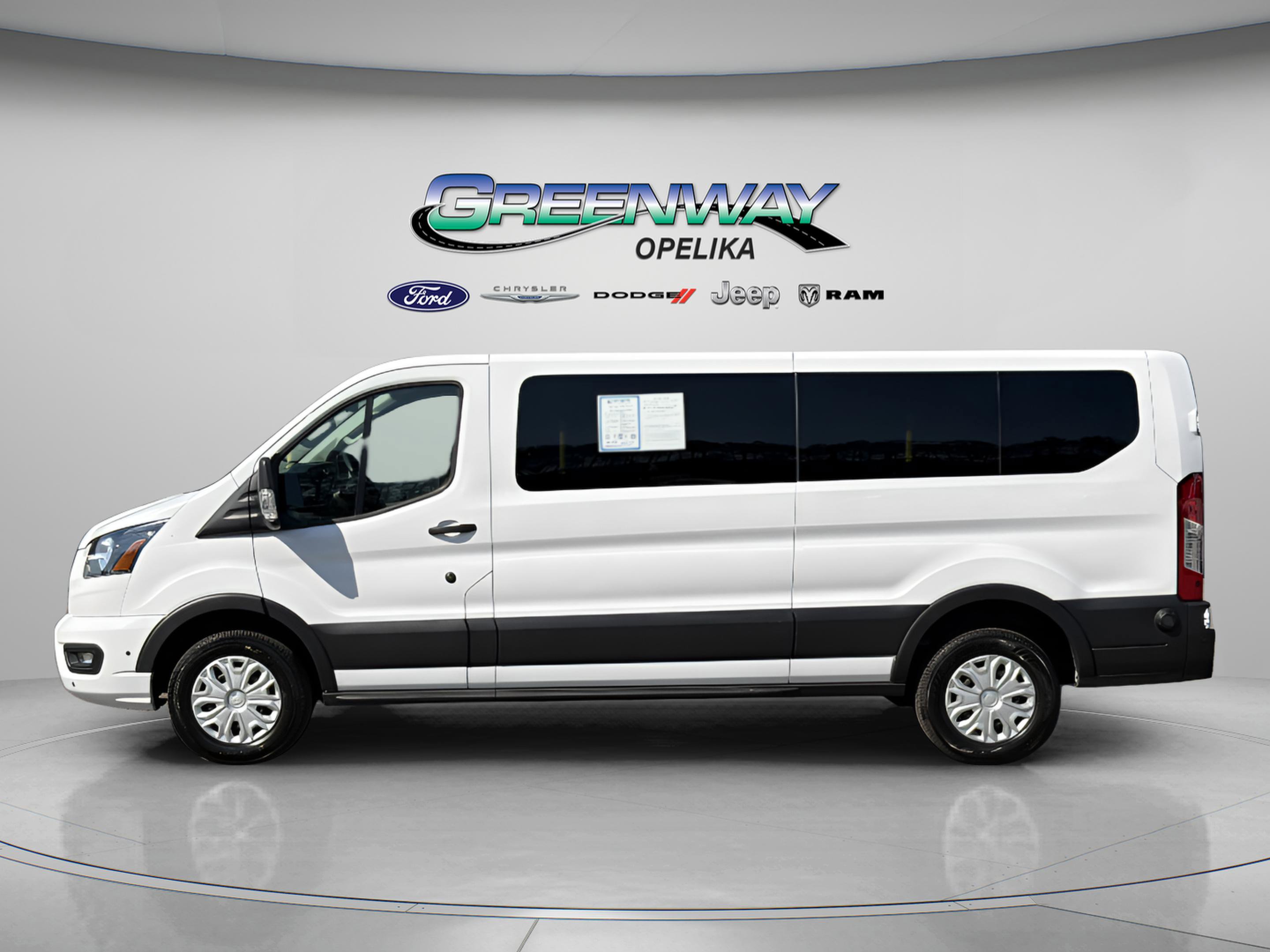 Used 2024 Ford Transit 350 XLT RWD image 4