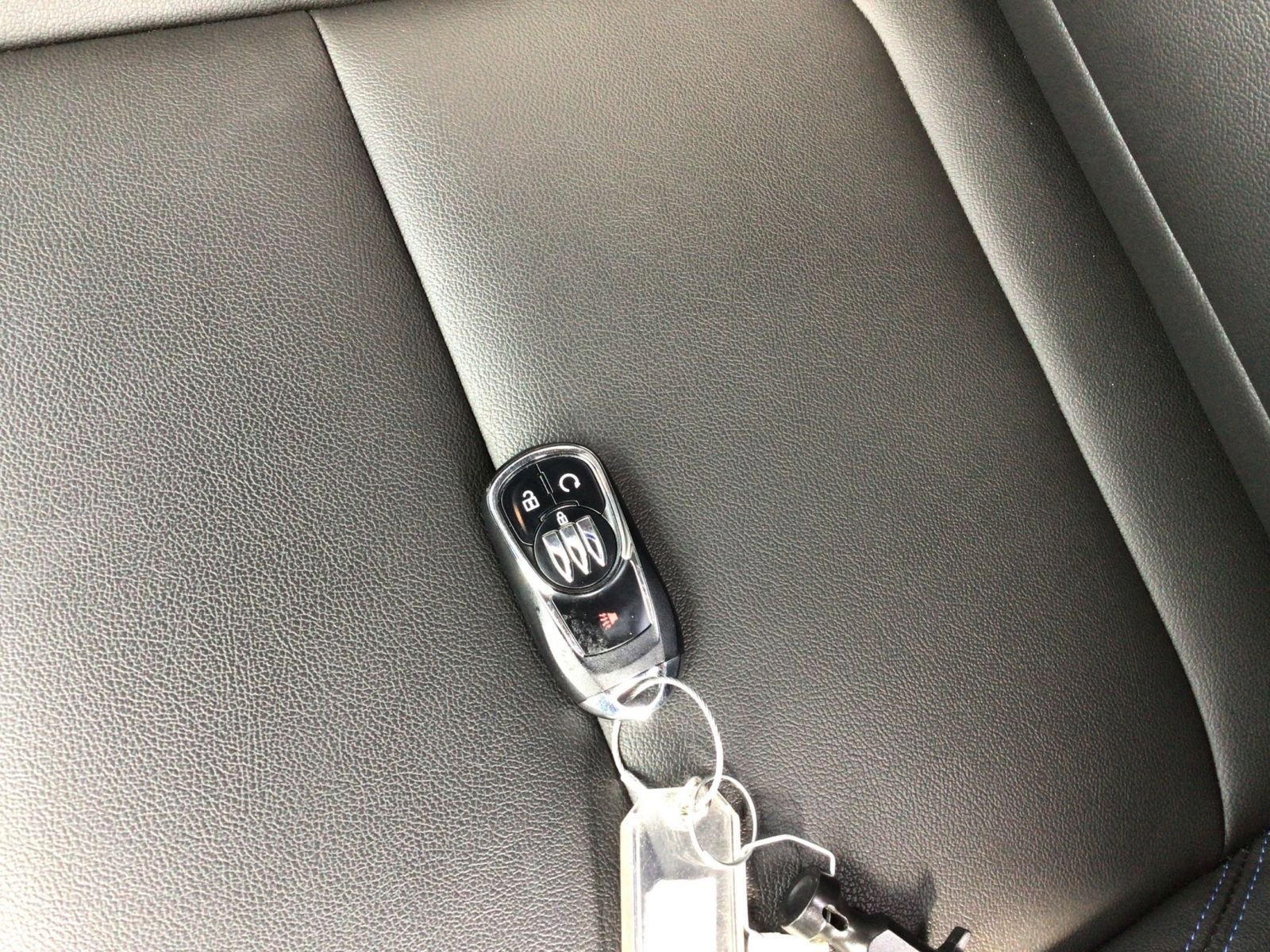 Used 2025 Buick Envista Sport Touring image 21