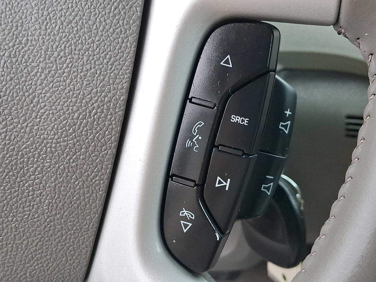 Used 2010 Chevrolet Traverse LT w/ Personal Connectivity Package FWD image 21