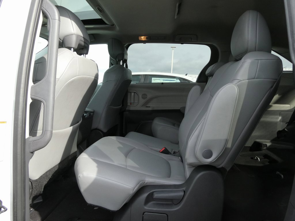 Used 2023 Toyota Sienna XLE image 35