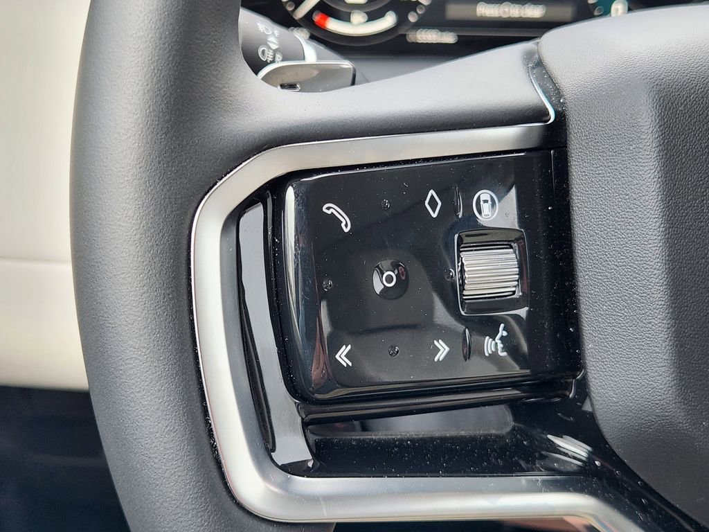 Used 2025 Land Rover Discovery Sport S image 31