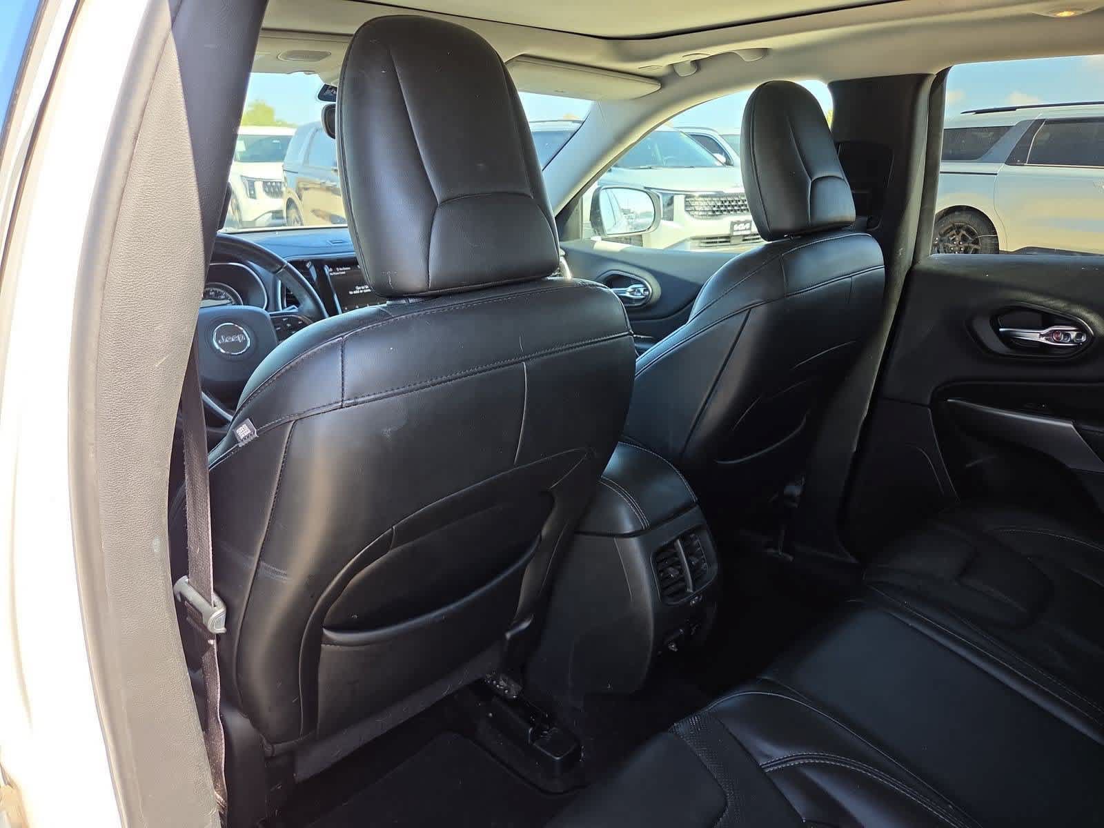Used 2019 Jeep Cherokee Limited AWD/4WD image 17