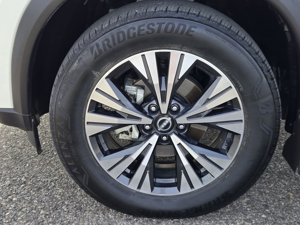 Used 2023 Nissan Rogue SV image 7