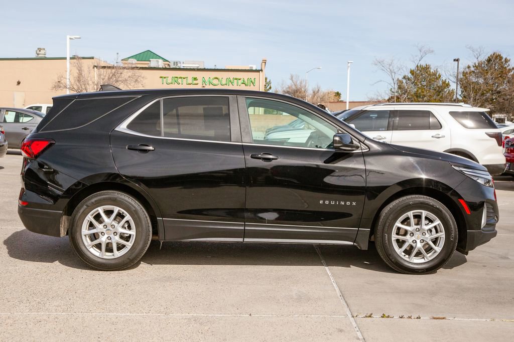 Used 2024 Chevrolet Equinox LT w/ Driver Convenience Package FWD image 4