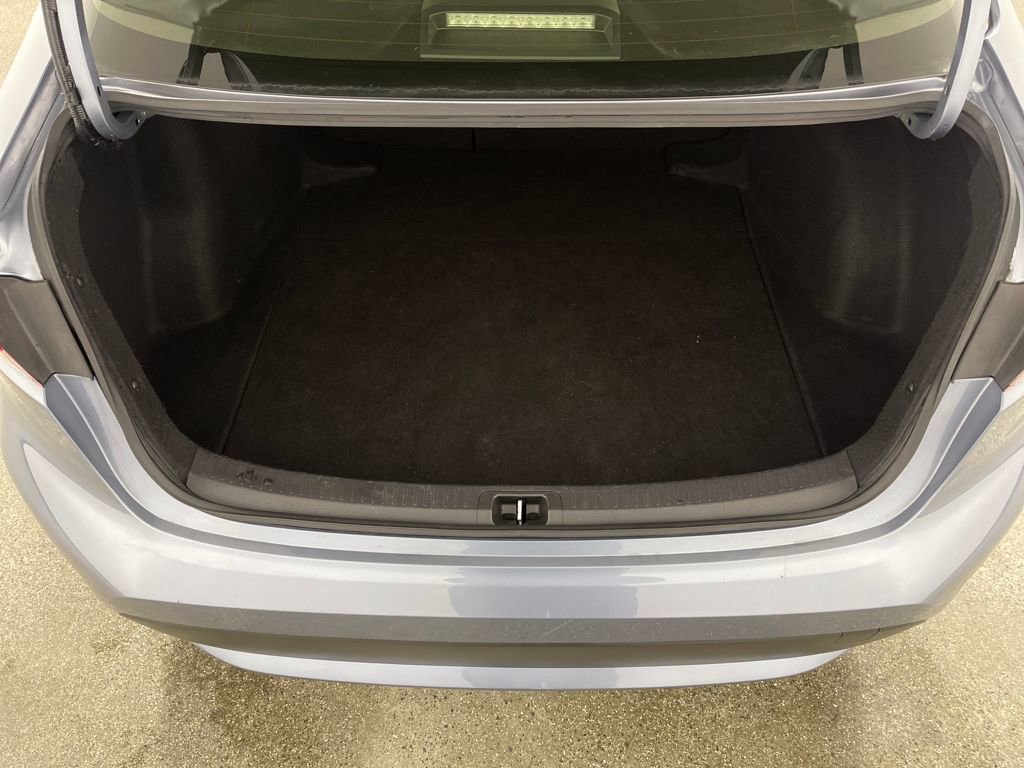 Used 2022 Toyota Corolla LE image 11