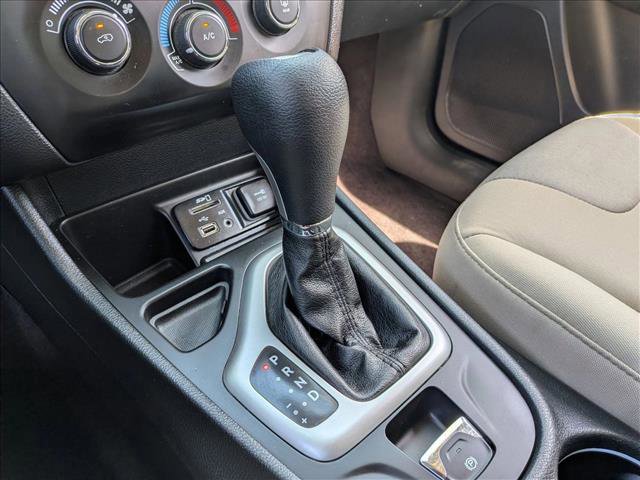 Used 2016 Jeep Cherokee Sport image 17