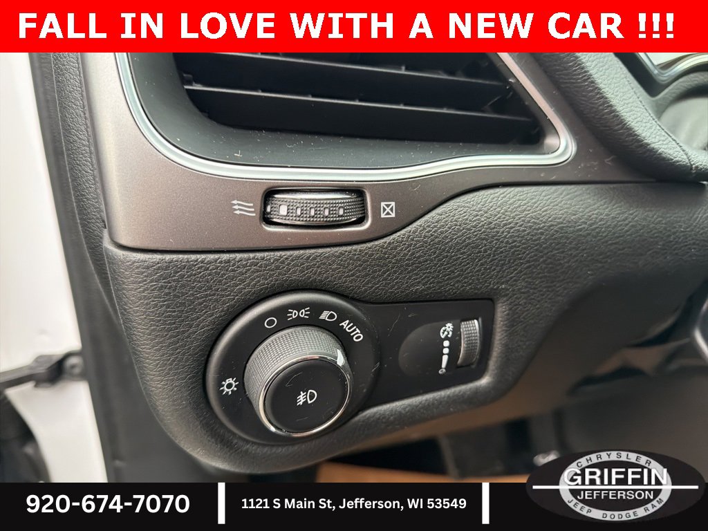 Used 2019 Jeep Cherokee Latitude w/ Cold Weather Group image 15