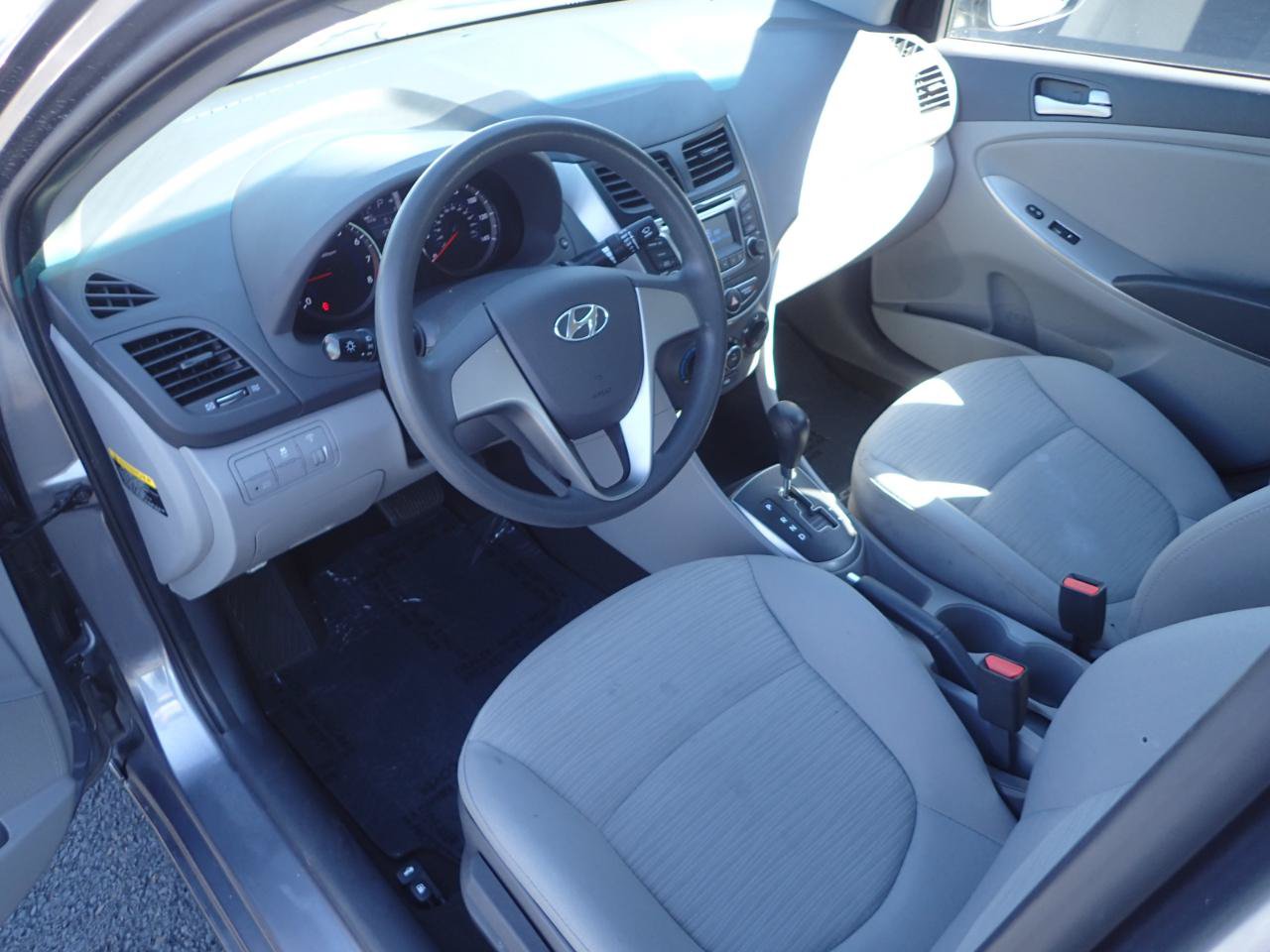 Used 2016 Hyundai Accent SE FWD image 9