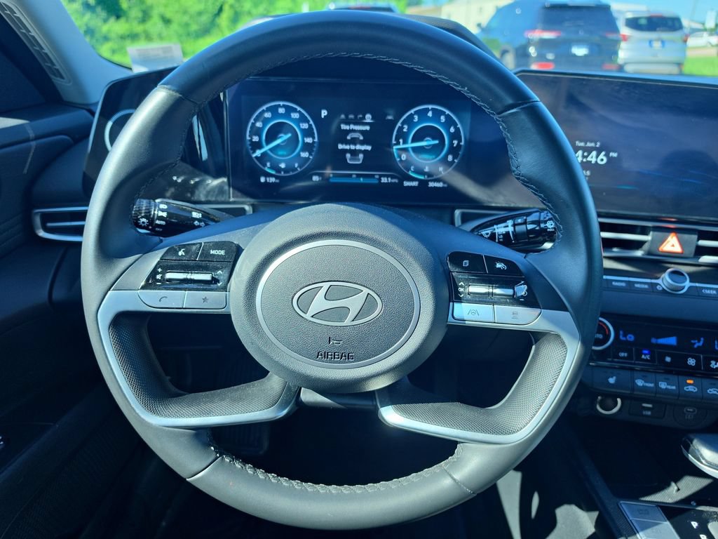 Used 2025 Hyundai Elantra SEL FWD image 17