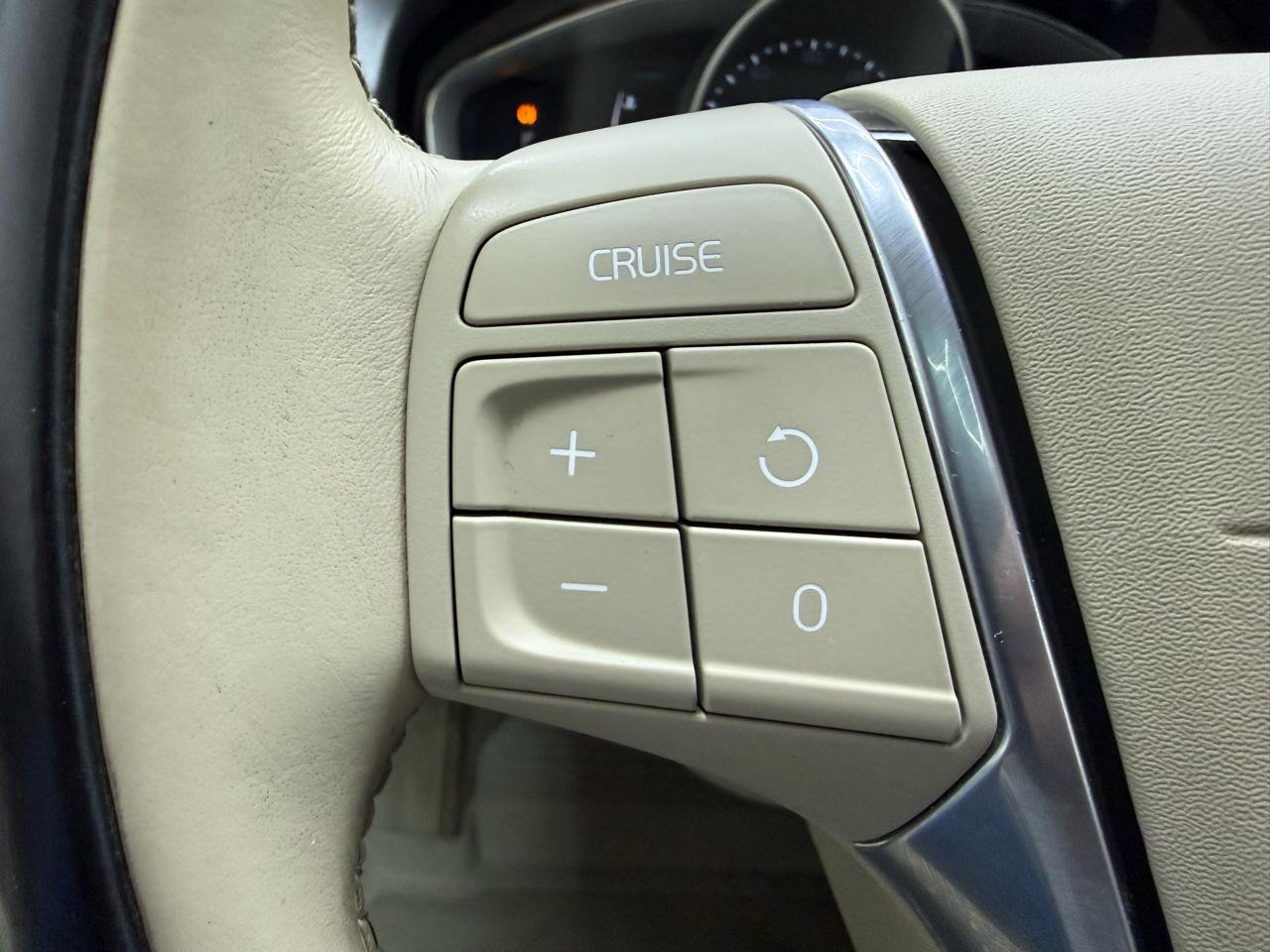 Used 2016 Volvo XC70 T5 Premier w/ Proximity Package AWD/4WD image 14