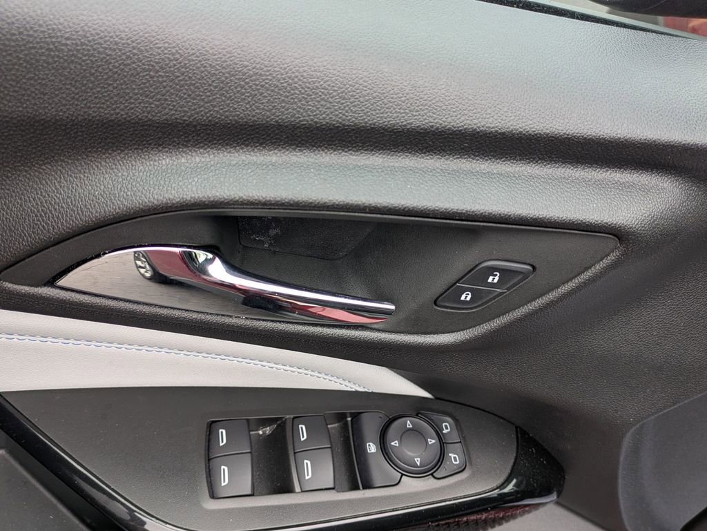 Used 2025 Chevrolet Trax LT w/ LT Convenience Package image 13