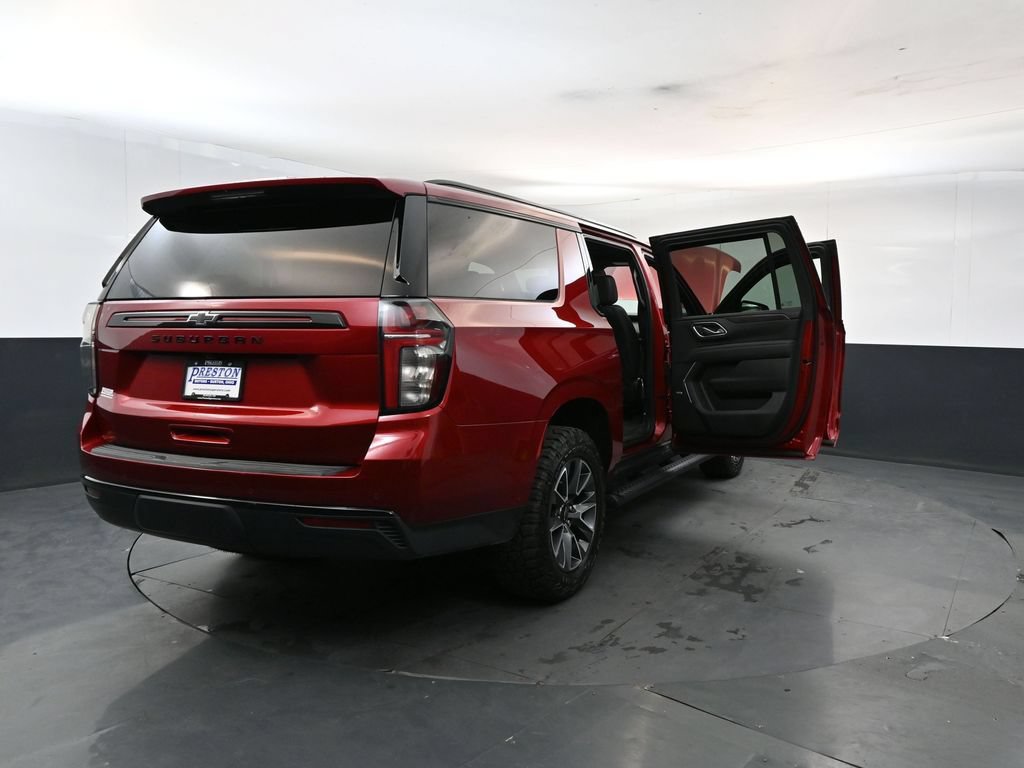 Used 2024 Chevrolet Suburban Z71 w/ Luxury Package AWD/4WD image 29